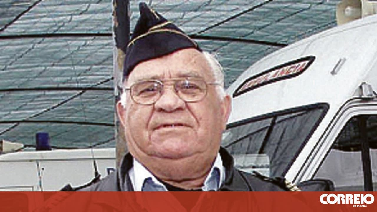 'Firefighter-midwife' dies at 93