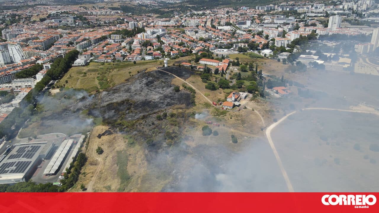 Images show burnt area after fire in Linda-a-Velha