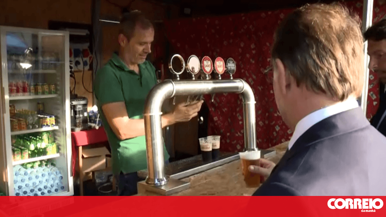 Minister of Internal Administration toasts at the Pinhal Fair in Oleiros