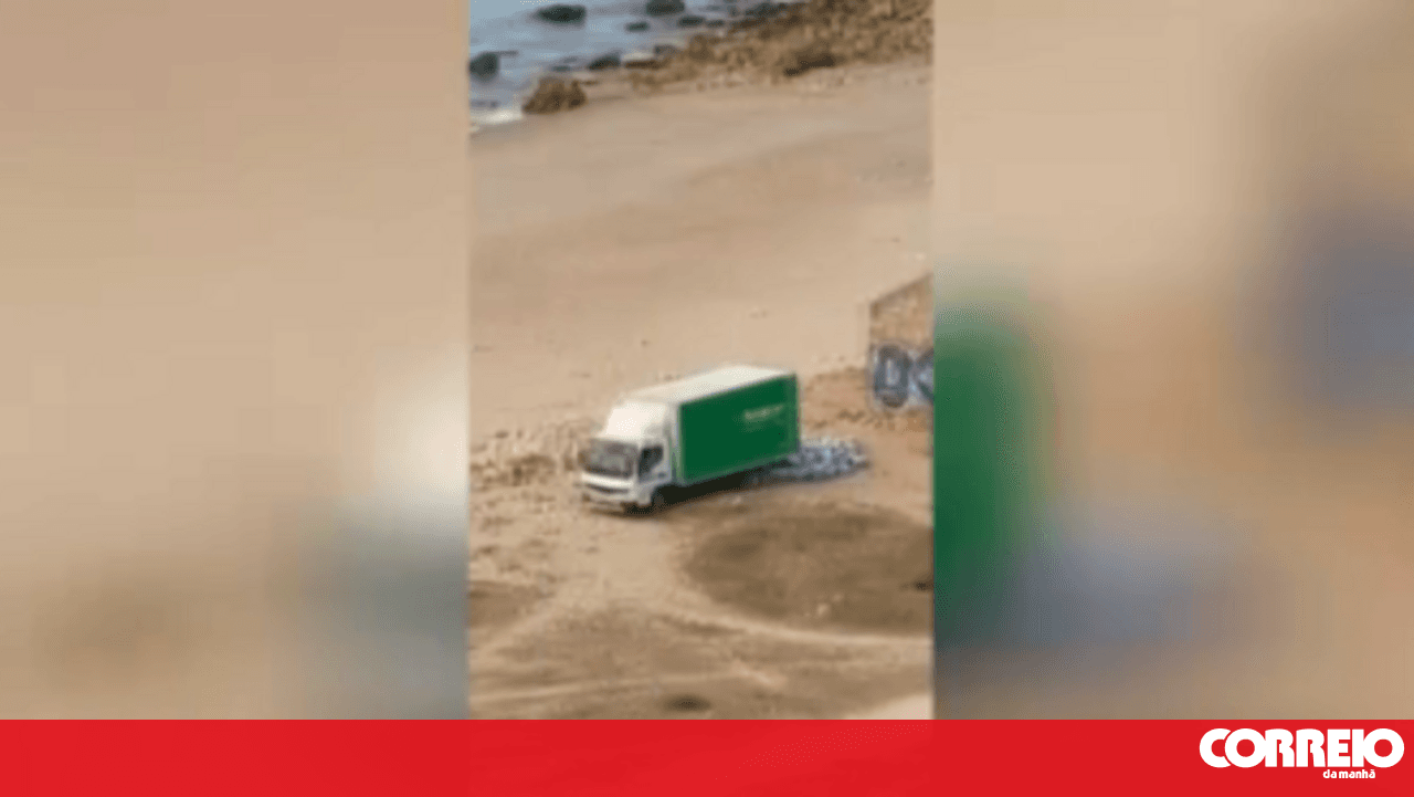 GNR seizes drugs and fuel tanks at Praia da Boca do Rio in Vila do Bispo
