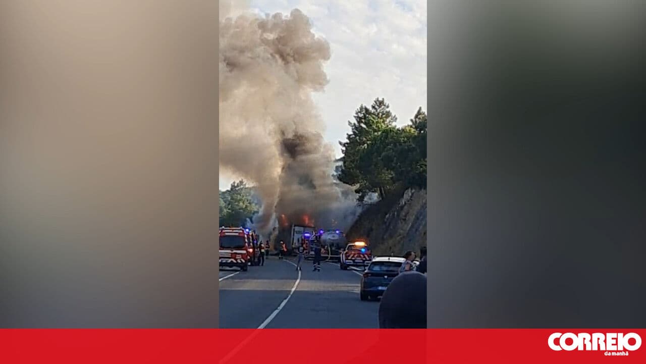 Collision followed by fire leaves two injured on the IC33 in Grândola