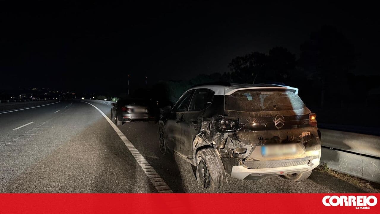 Collision between car and motorcycle leaves one seriously injured in Sines