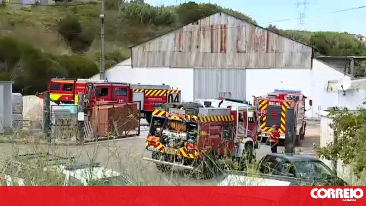 Fire breaks out at a construction site in Sintra