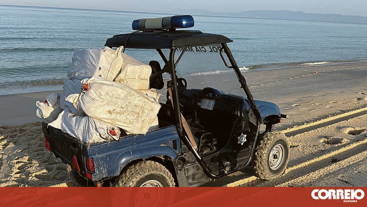 Comporta Beach reacted "with great commotion" to tons of cocaine that washed ashore