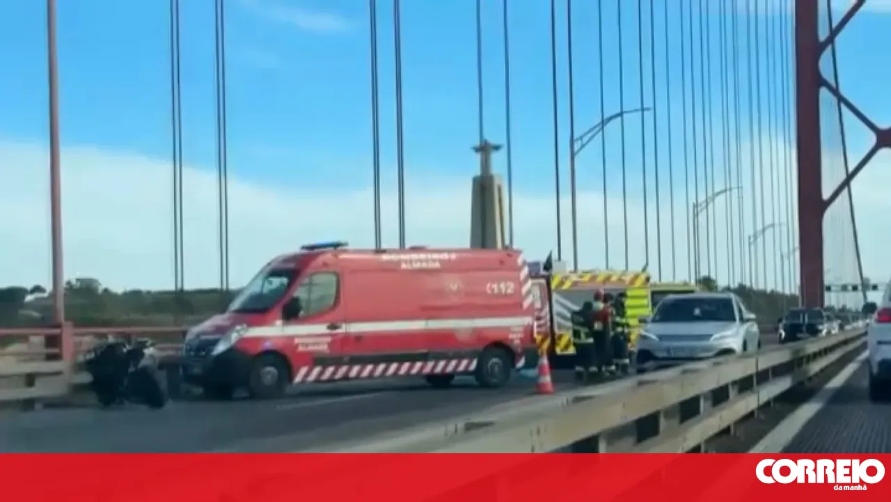 Motorcyclist dies in collision with truck on the 25 de Abril Bridge
