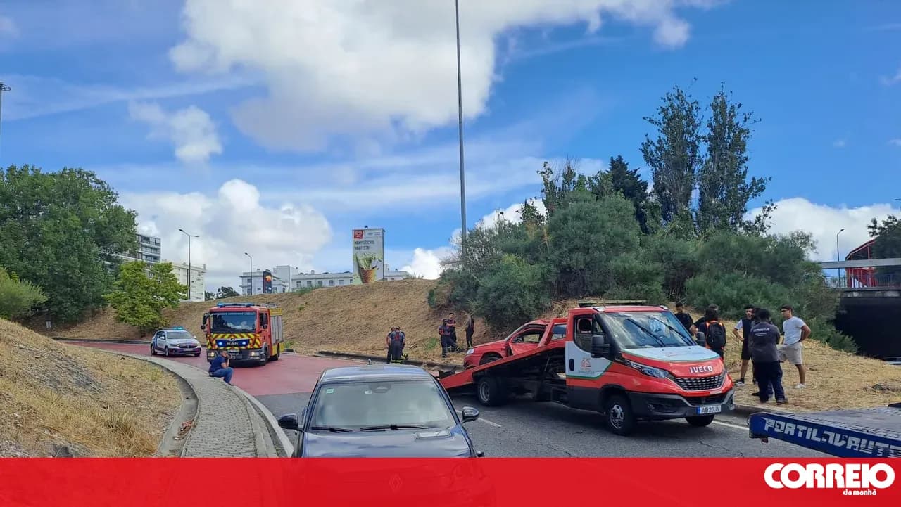 Man hit by car and van near Colombo shopping centre