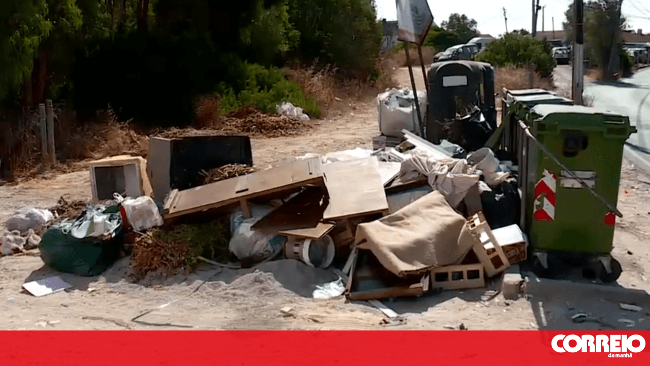 Rubbish takes over Charneca da Caparica and angers residents