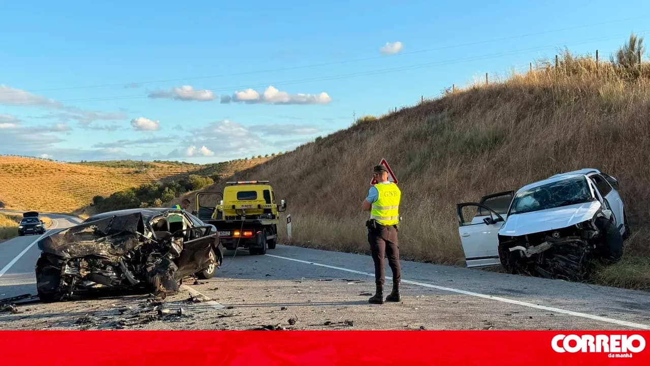 Elderly man dies and family of six seriously injured in head-on collision in Valpaços. EN 213 road closed