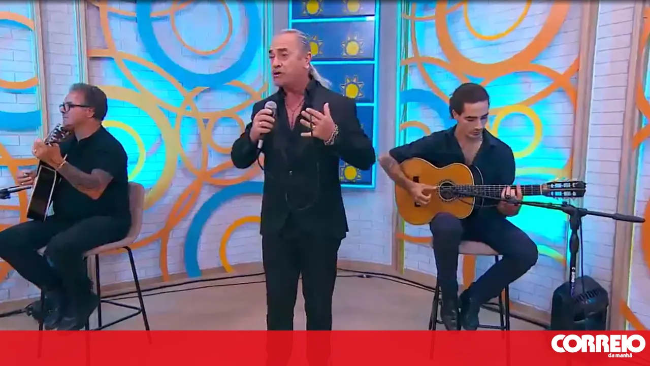 Vitor Miranda sings "Nem às paredes confesso" on 'Olá, Bom Dia!'