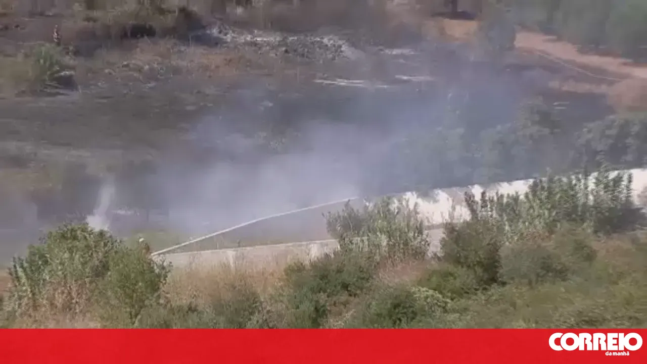 Fire that broke out in the Serra de Carnaxide in Oeiras is under control