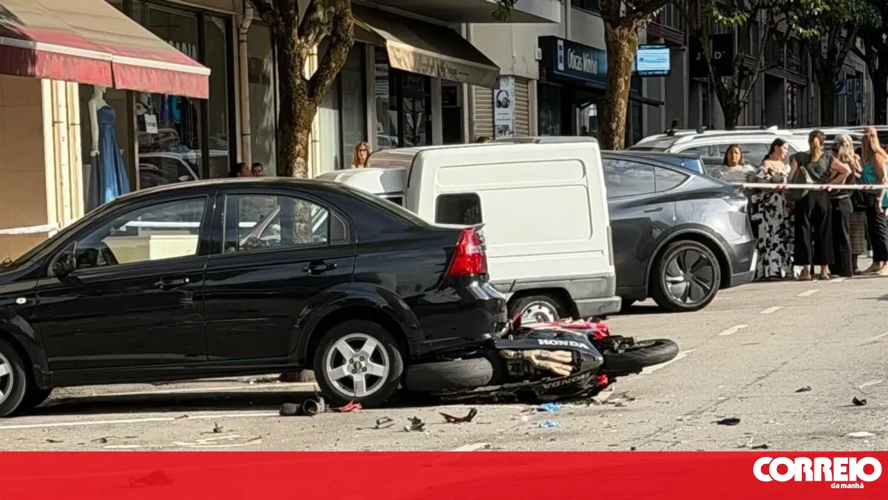 Motorcyclist seriously injured after colliding with car in Braga