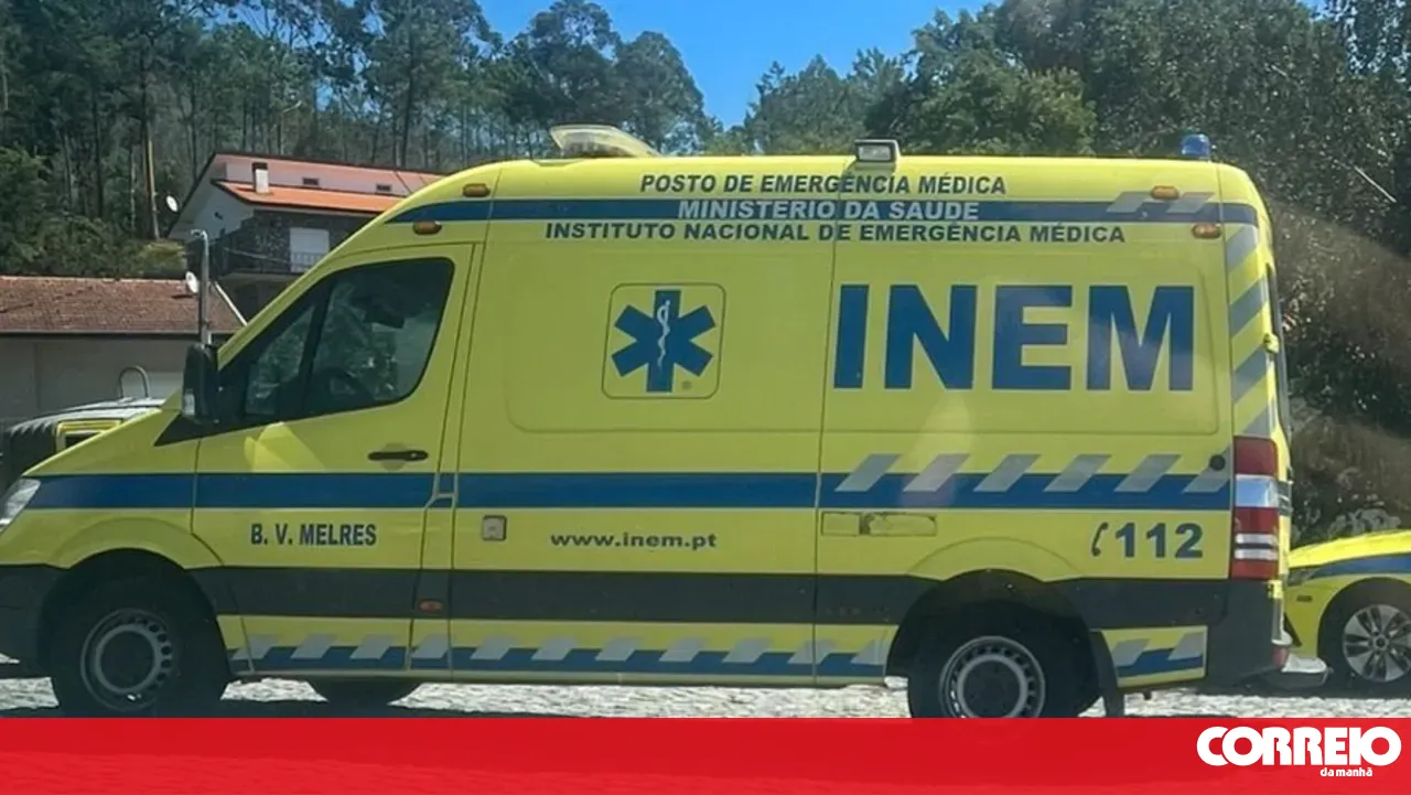 Motorcyclist injured after crashing and falling into a cave in Gondomar