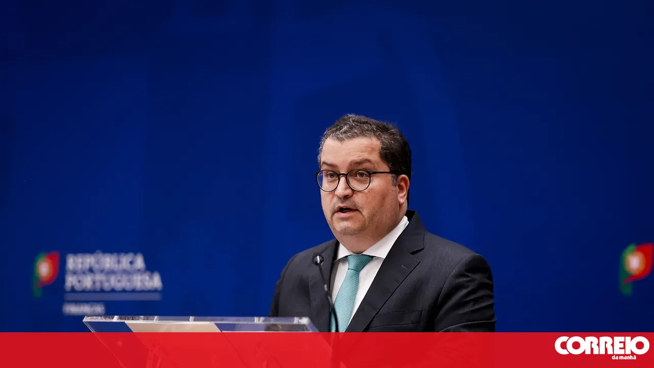 Miranda Sarmento says he finds it difficult to associate a moderate rent of 2,300 euros with price increases