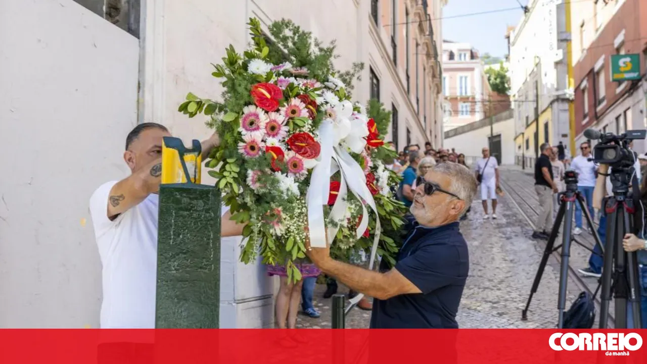 Union members and colleagues pay tribute to brakeman killed in accident at the Glória Funicular