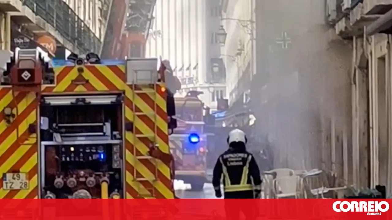 Fire at centenary café in Lisbon leaves three injured