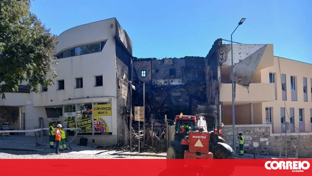 Fire destroys house and leaves man injured in Vila Real