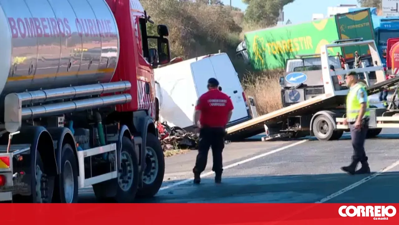 Traffic normalised on the IC1 in Ourique following a road collision. One person is seriously injured