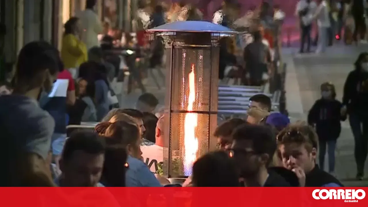 PSP identifies 17 and makes one arrest during the night in Porto
