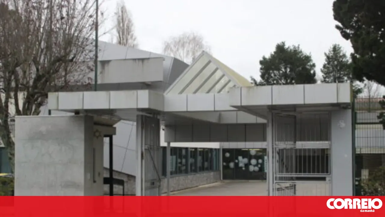Food poisoning affects 70 students at a school in Maia