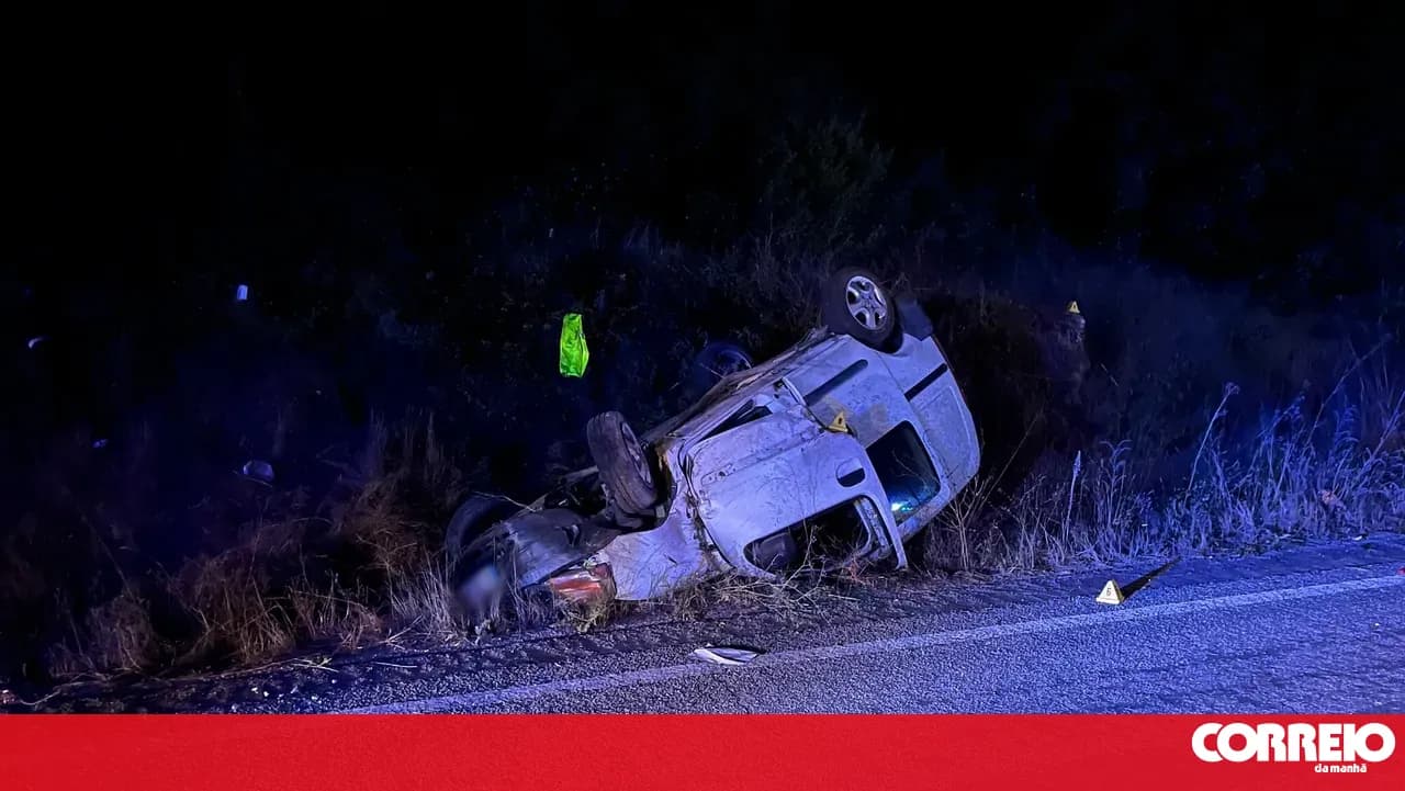 Man dies after car goes off road and rolls over in Condeixa-a-Nova