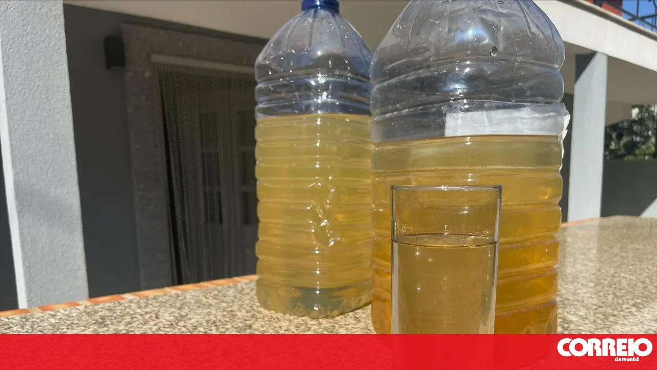 "It is the colour of tea or coffee": residents of Passos pay for water but cannot consume it