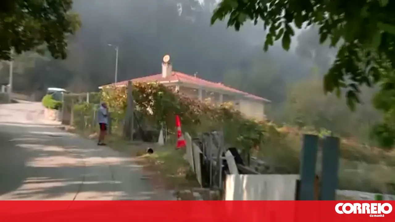 Fire breaks out in Fafe near residential areas