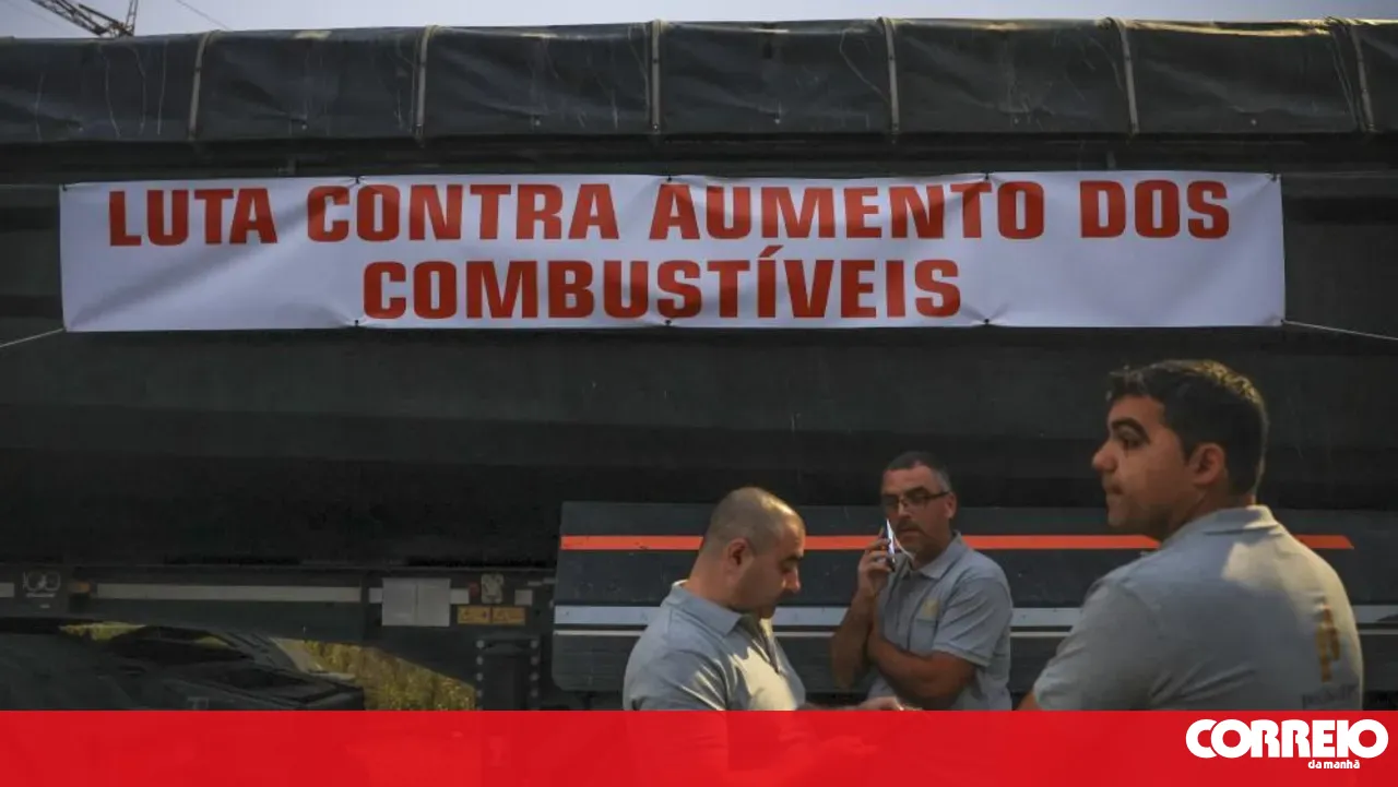 Slow-moving truck protest disrupts traffic on several motorways and proceeds without incident