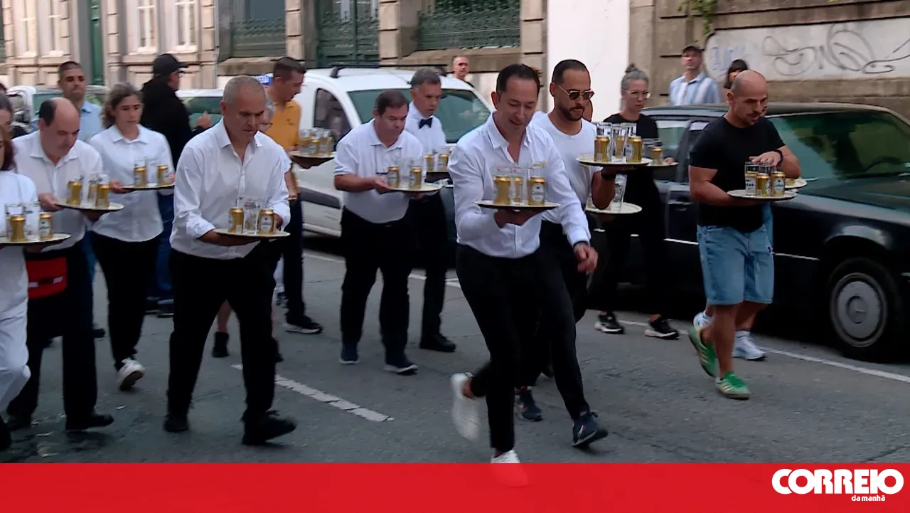 Tray Race turns into a protest against precariousness in the hospitality and tourism sector