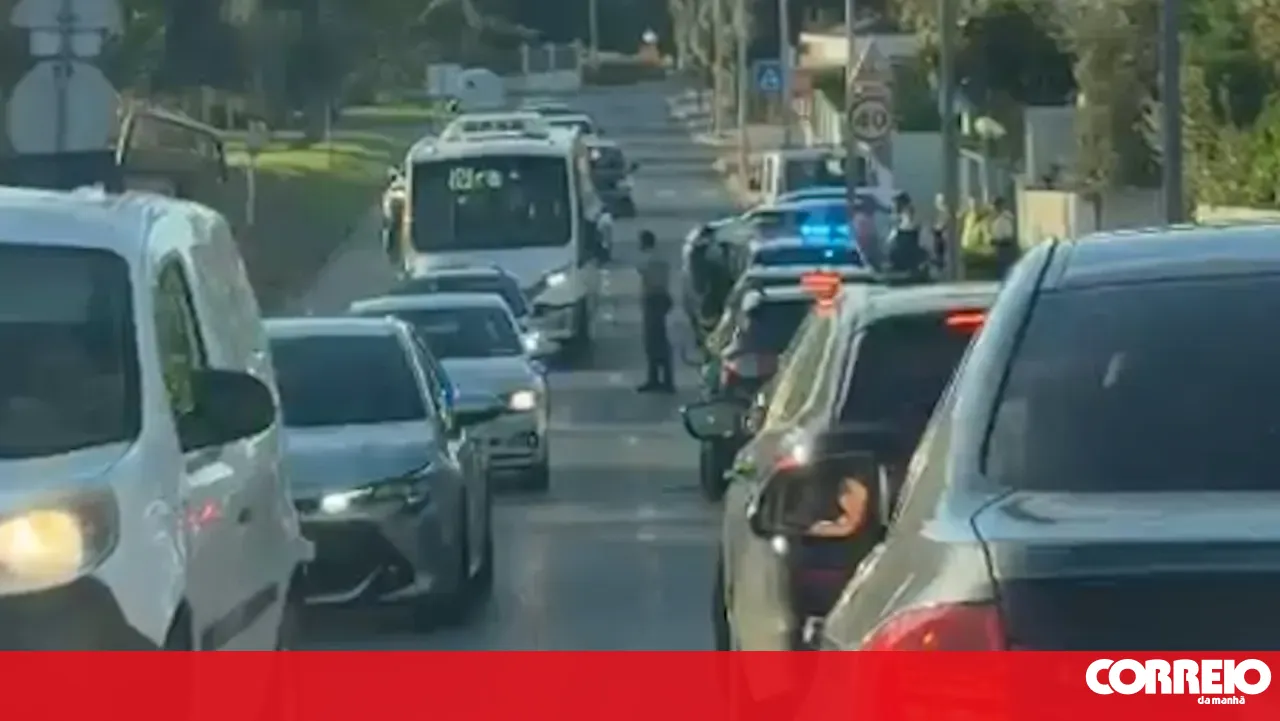 Armed gang takes hostages during shooting robbery in Cascais