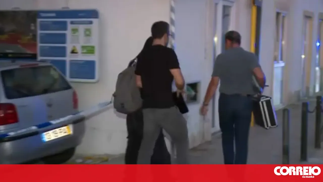 Father of 15-year-old who killed mother in Algés arrested for domestic violence. Trial is still ongoing