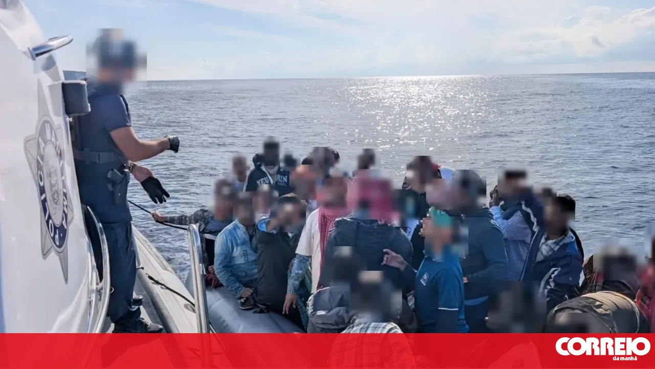 Portuguese Maritime Police rescue migrants in Greece