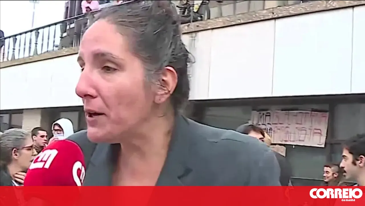 "We are all at risk of becoming homeless": protester demands the right to housing in Porto