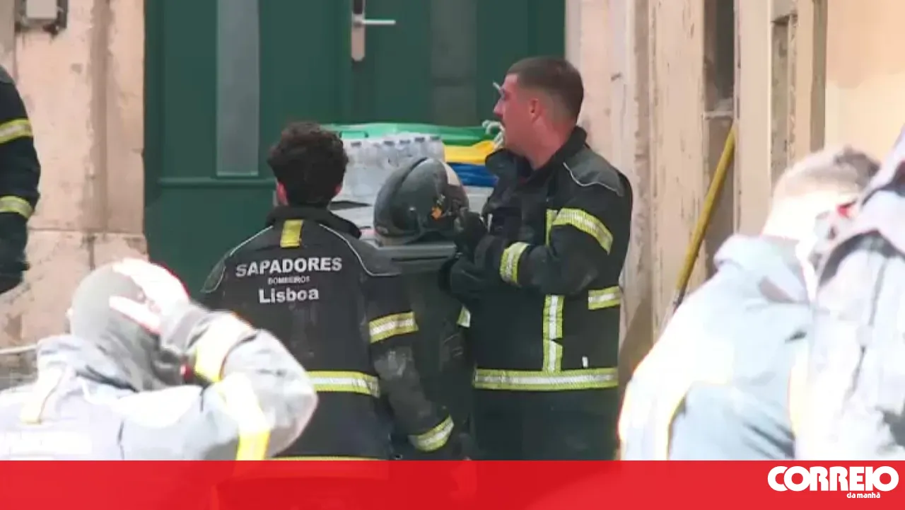 Firefighter injured while battling blaze at hotel under construction in Alfama