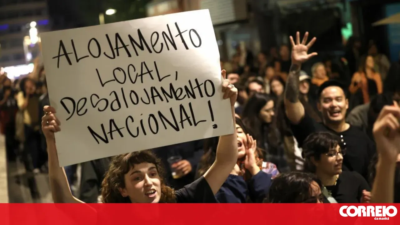 D. João I Square in Porto hosts 300 people again ahead of popular assembly