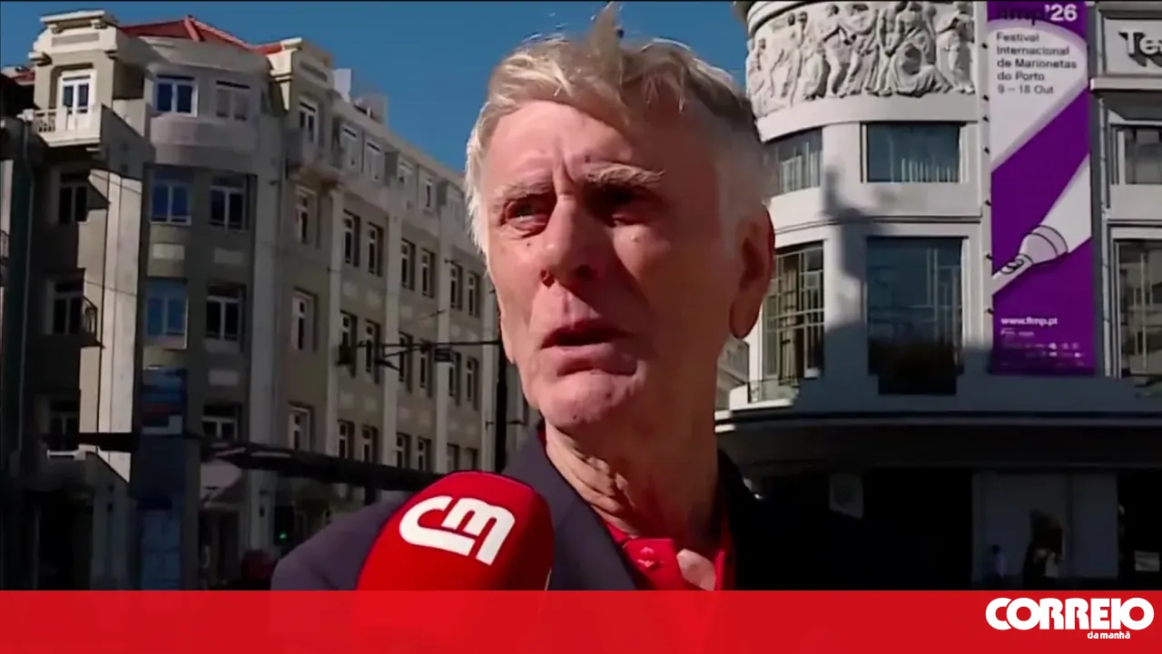 "I have grandchildren and a great-granddaughter": man joins Acampada movement to show solidarity with the youth