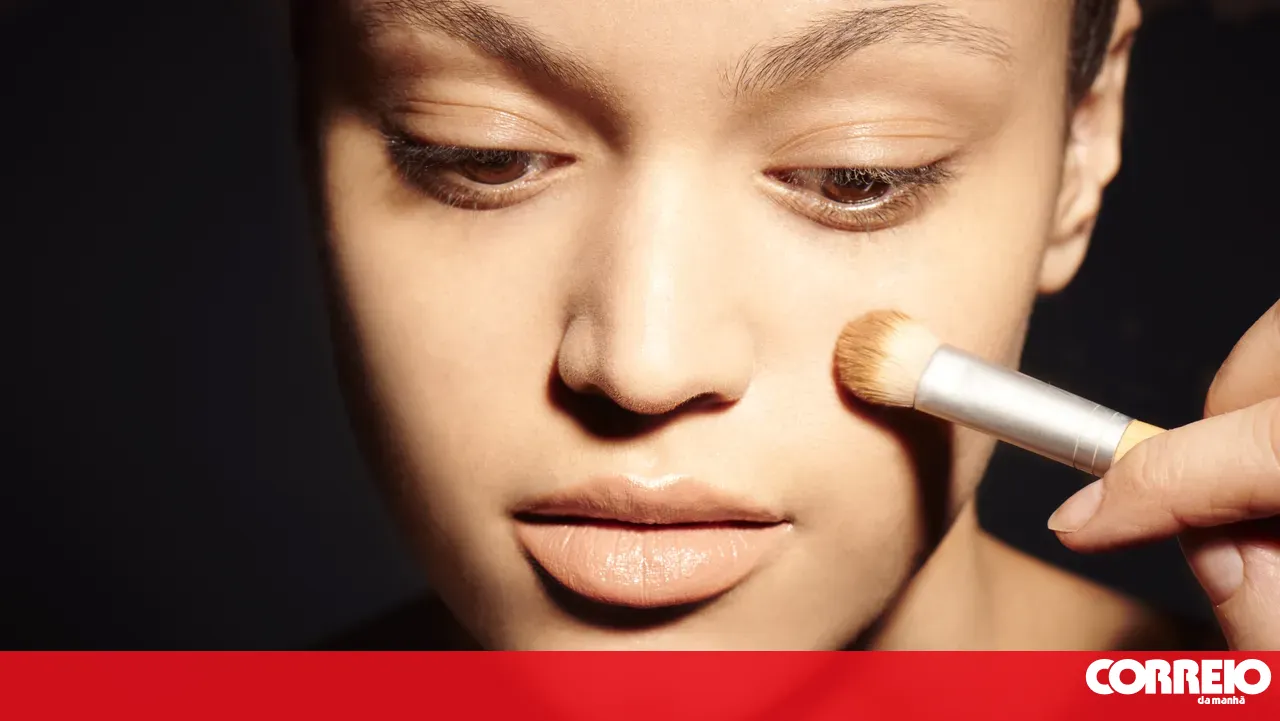 Highlighter before concealer: is this the most effective trick to get rid of dark circles?