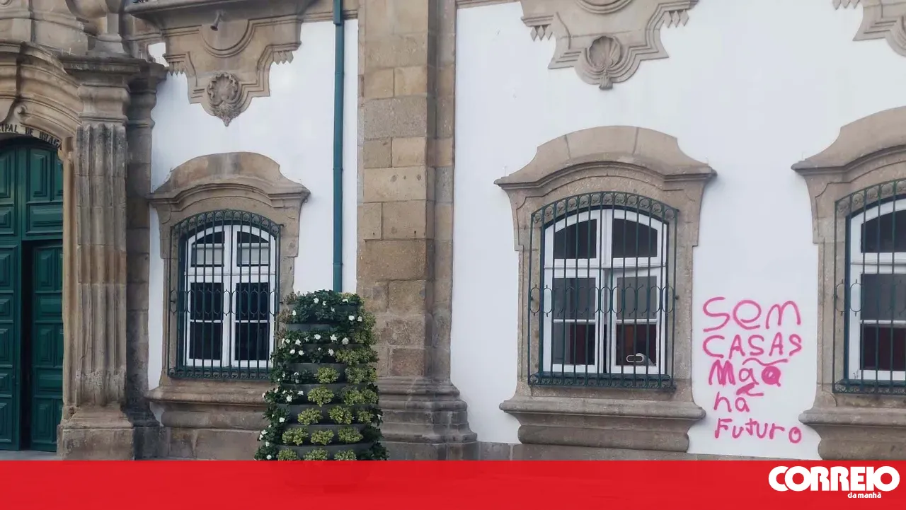 Braga City Hall and municipal library vandalised