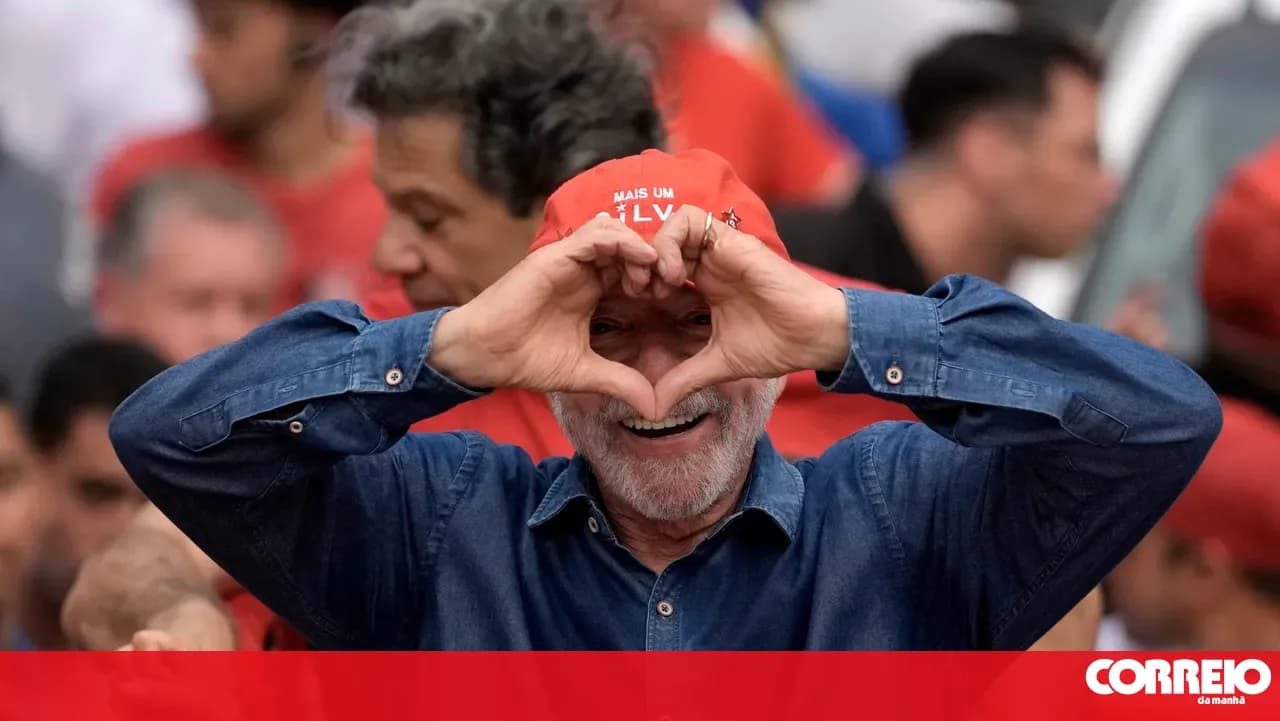 "Lula peace and love" concludes a night of camping for many in Rossio