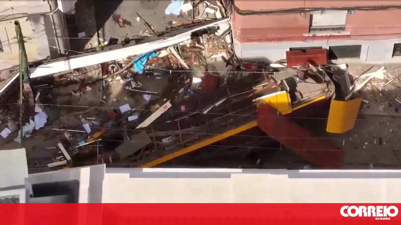 Cable holding the lift snapped and the cabin descended out of control