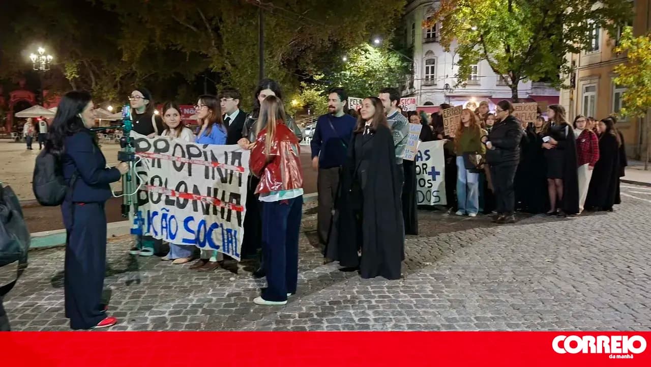 More than 200 students protested in Coimbra against tuition fee increases