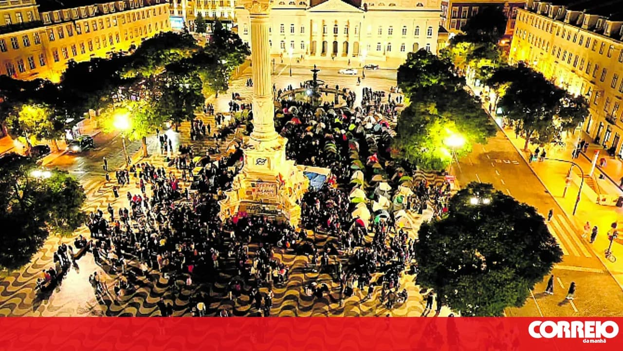 TV drones can now fly over the protest in Rossio. The ban was a "misunderstanding"
