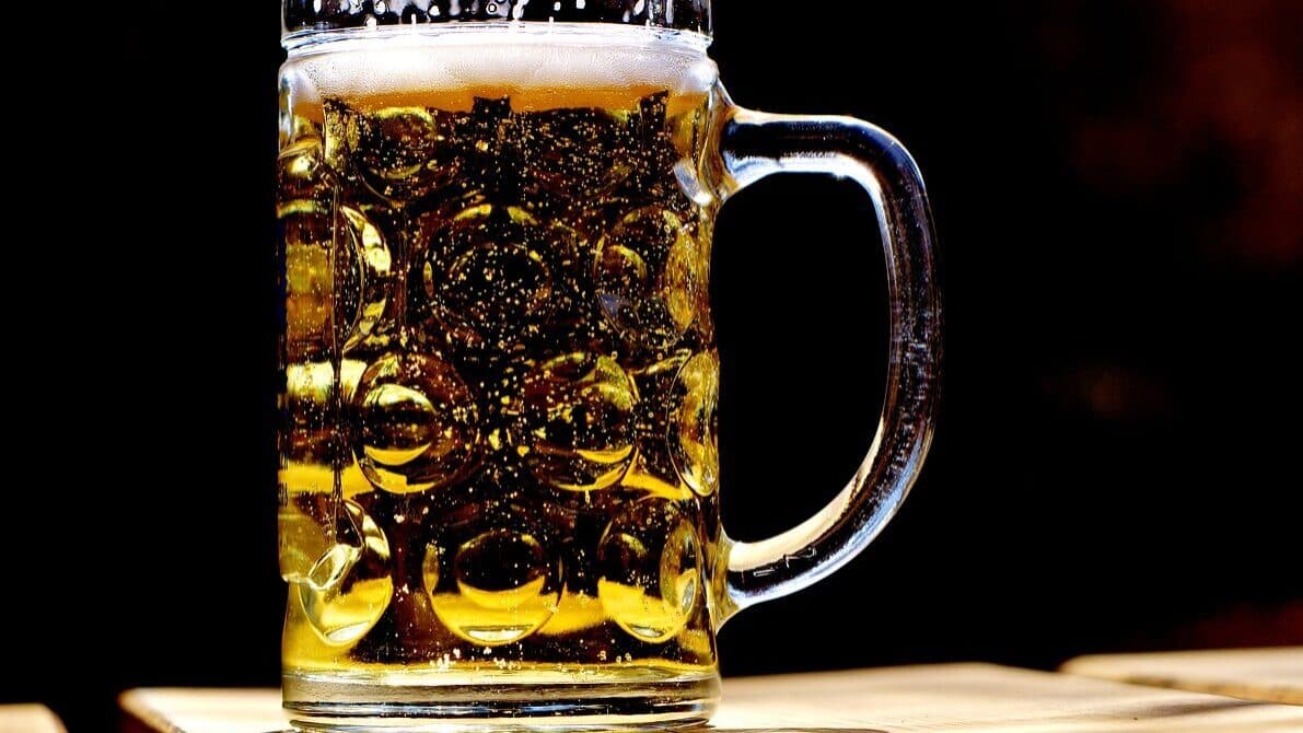 Beer production and sales continue to grow in Portugal. Two-thirds drink away from home