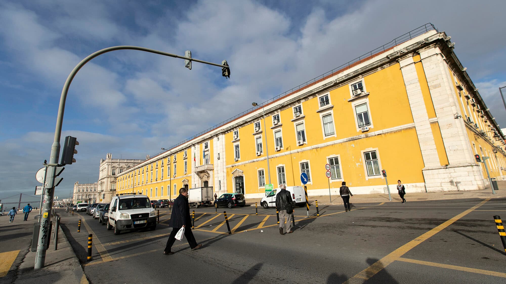 State auctions Lisbon and Porto properties to fund public housing