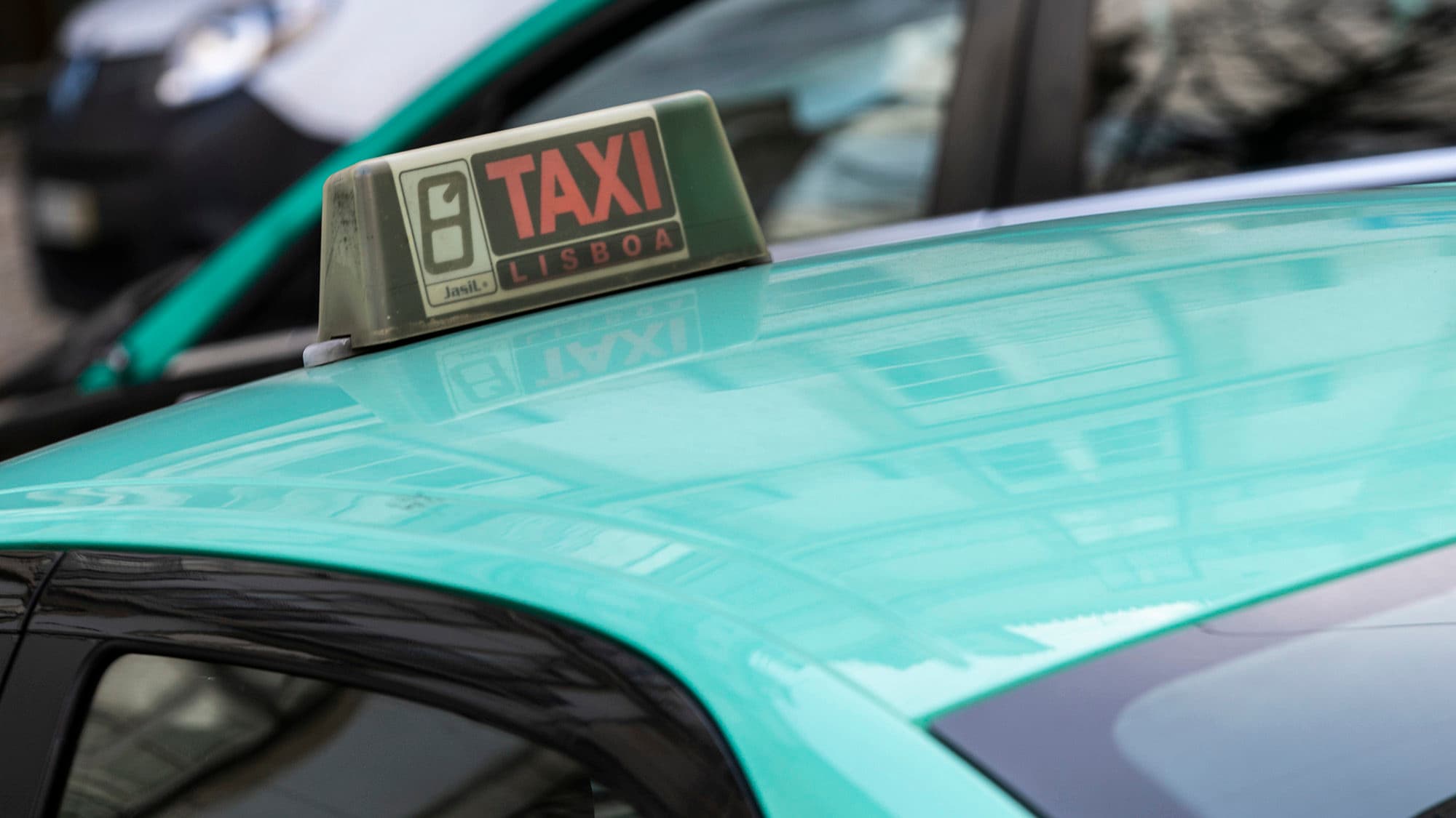 Taxis change prices and scrap luggage surcharge