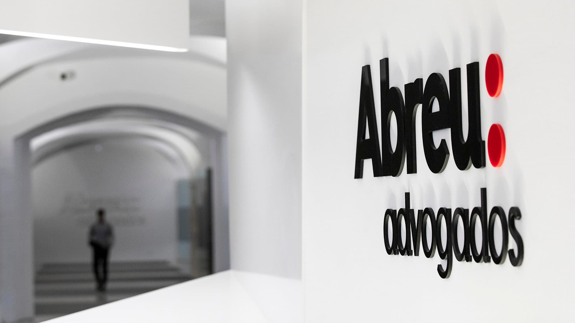 Abreu Advogados signs partnership with Latitudes 10