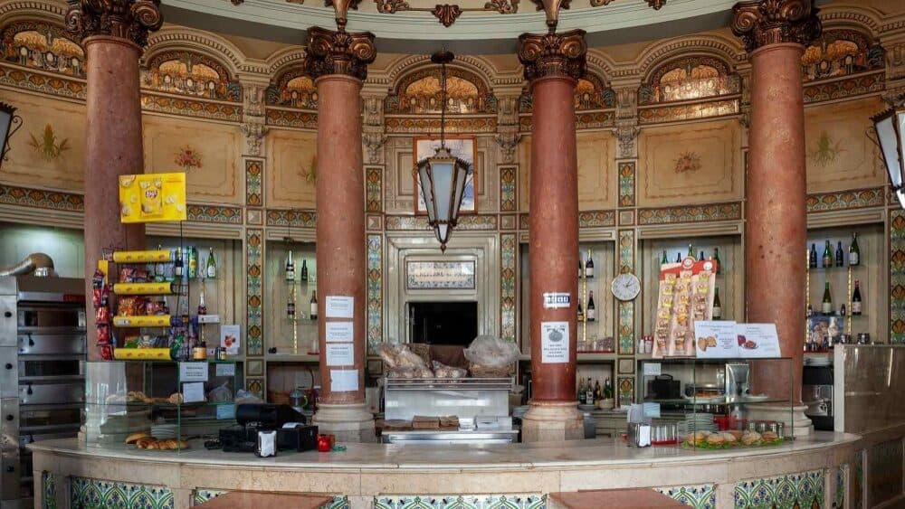 “Front stores”. Historic centres to be protected from zero-licensing