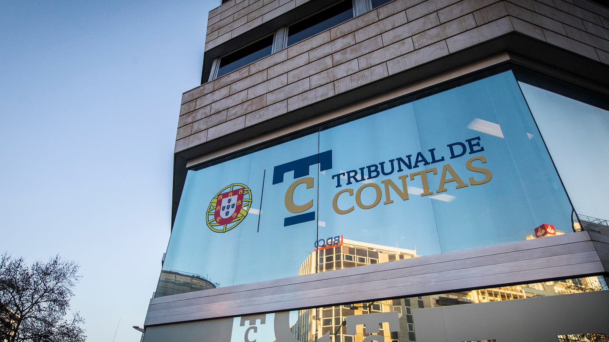 End of prior approval for public contracts: efficiency or risk? That is the question