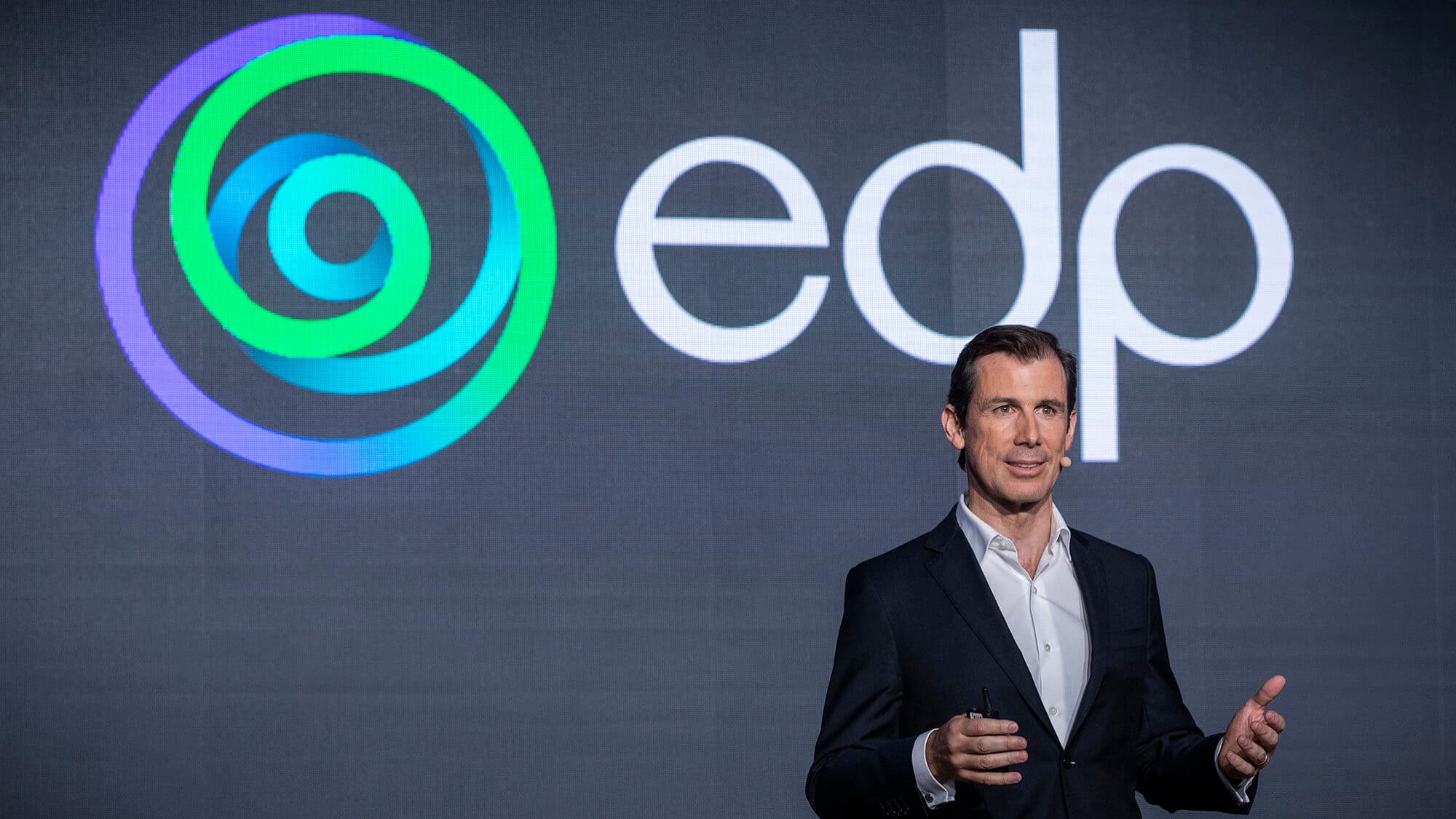 EDP still has 300,000 customers without power. 'It's a difficult job' and it may take 'days', admits CEO