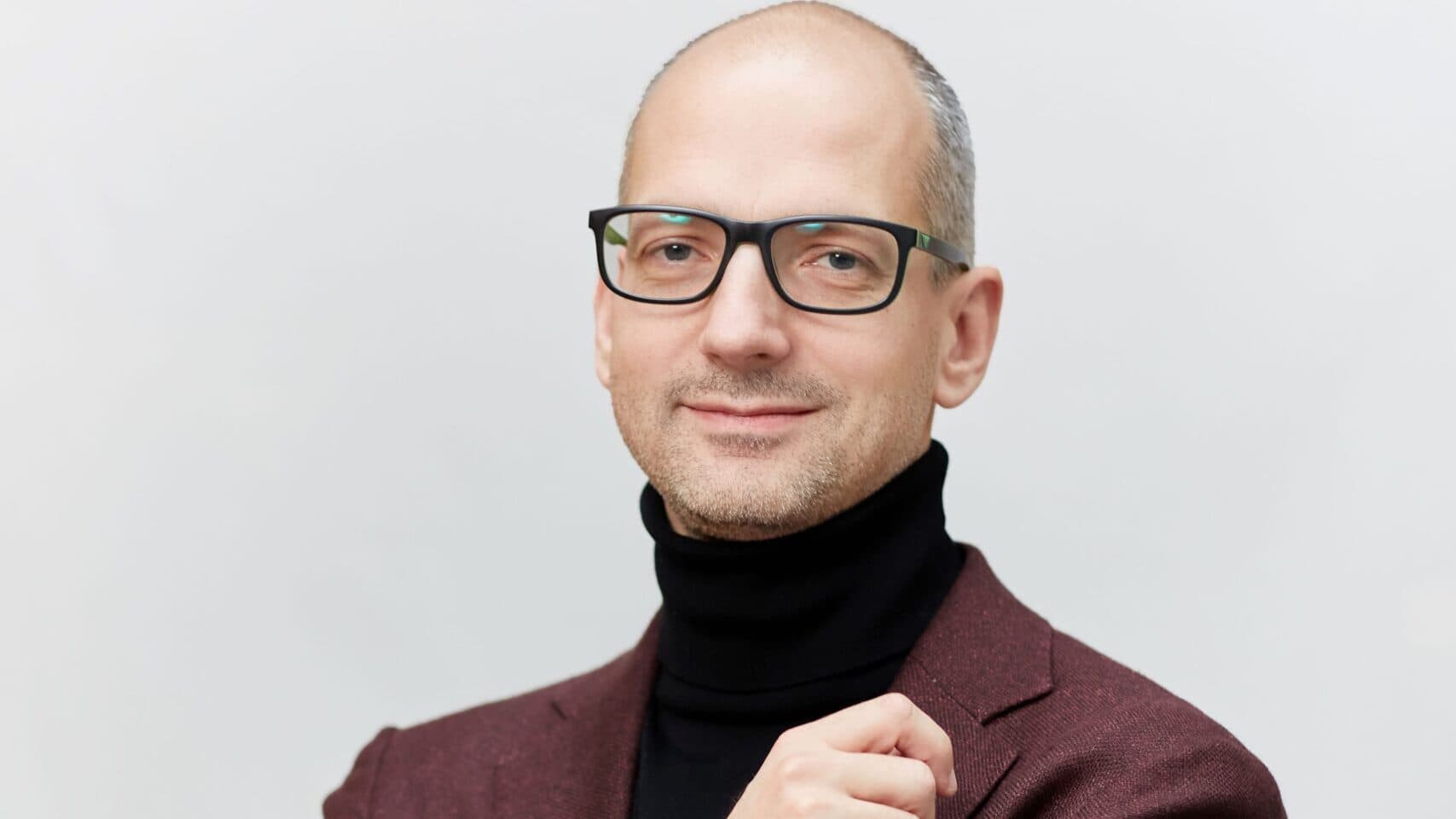 Nationality law. "We have already lost candidates to Germany," says Joom CEO