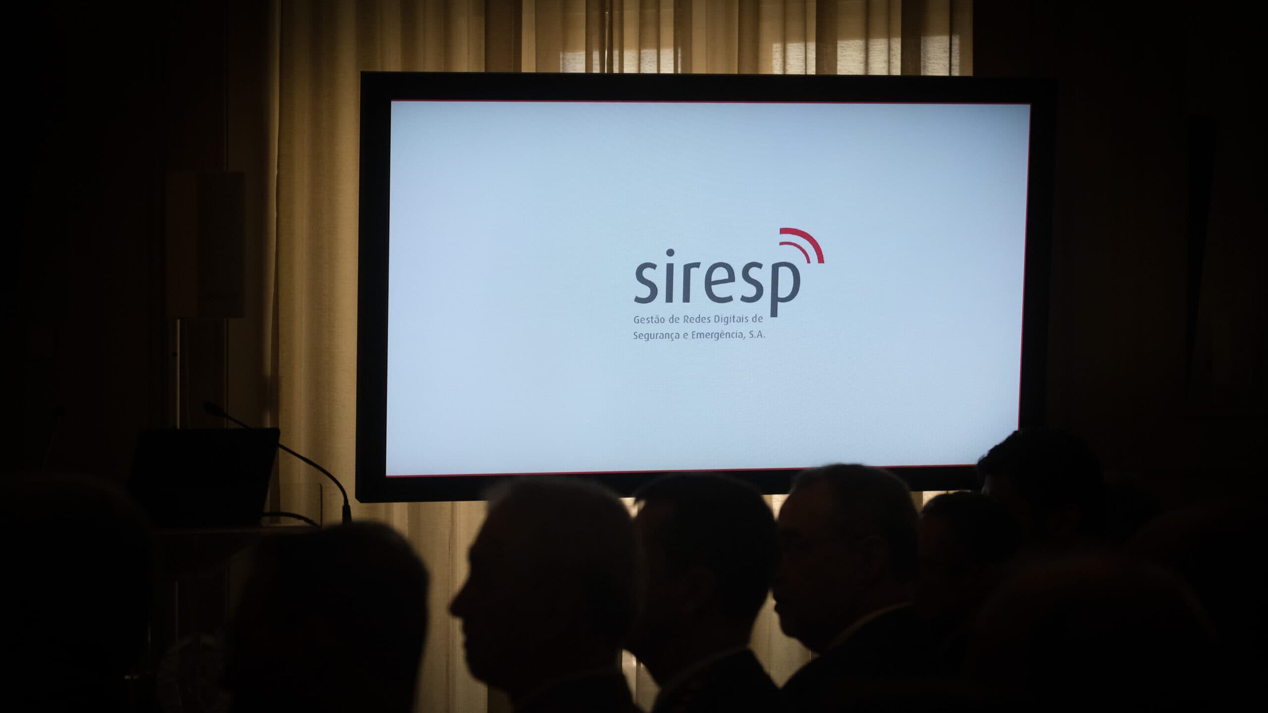 Intermittent SIRESP outages compensated with mobile stations